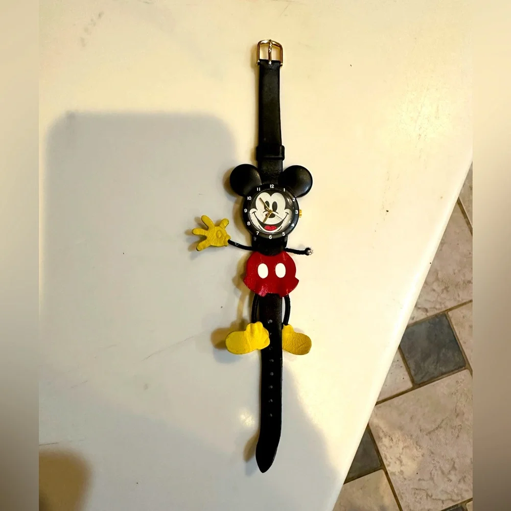 VTG 80’s LORUS RZK133-4 MICKEY MOUSE FULL BODY FLAWED WATCH DISNEY MISSING GLOVE